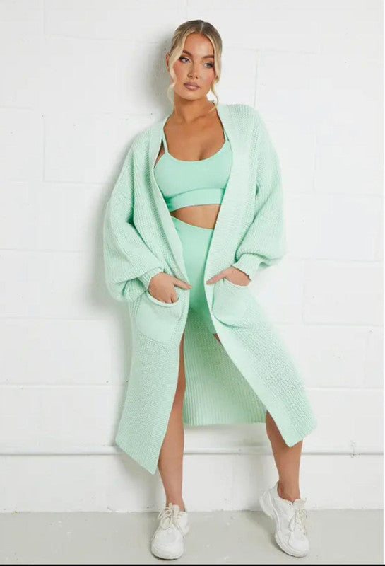 NOIRÉ – Classic Knit Pocket Cardigan Sweater